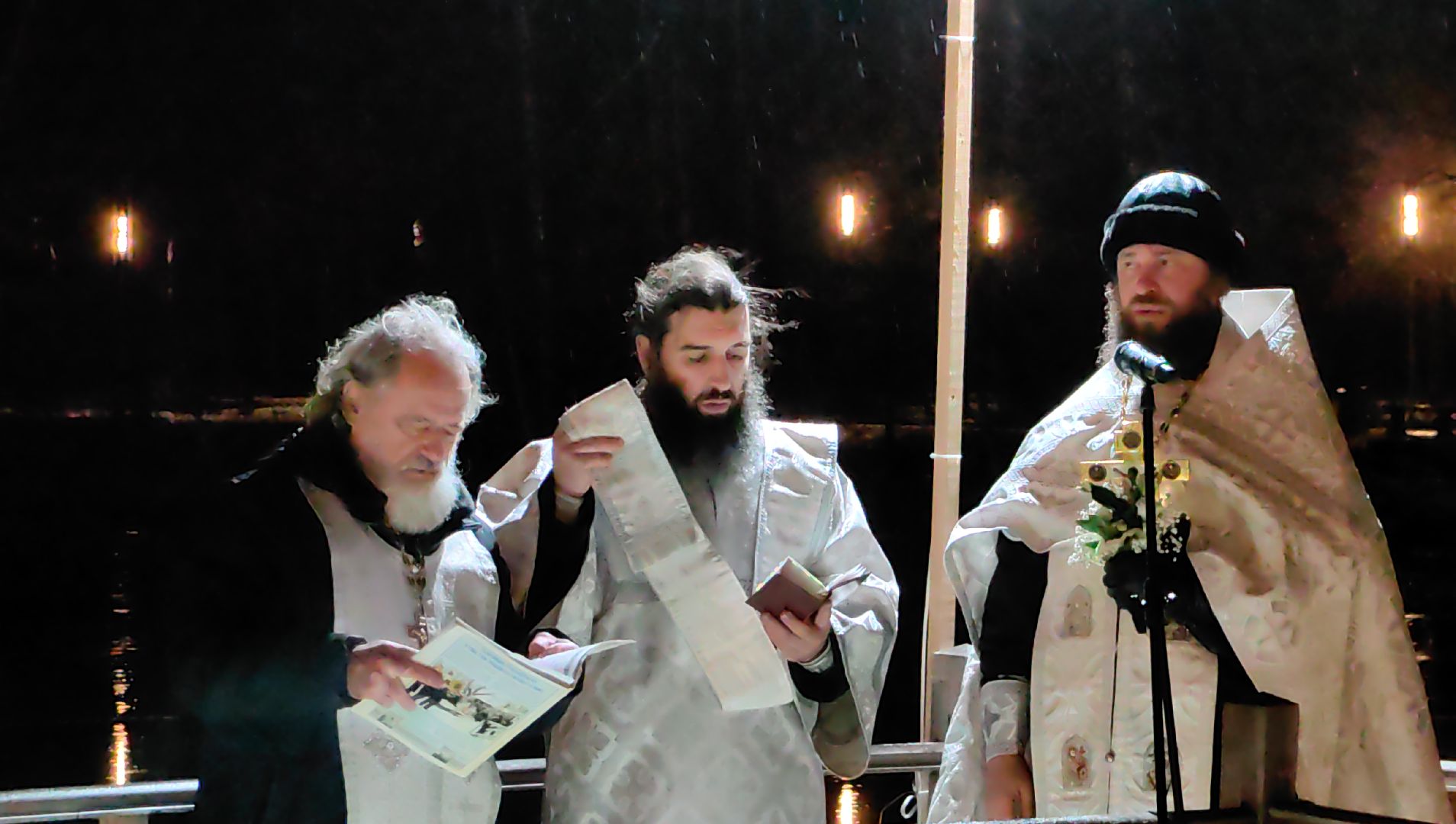 купания, озеро, обряд омовения, Богоявление,