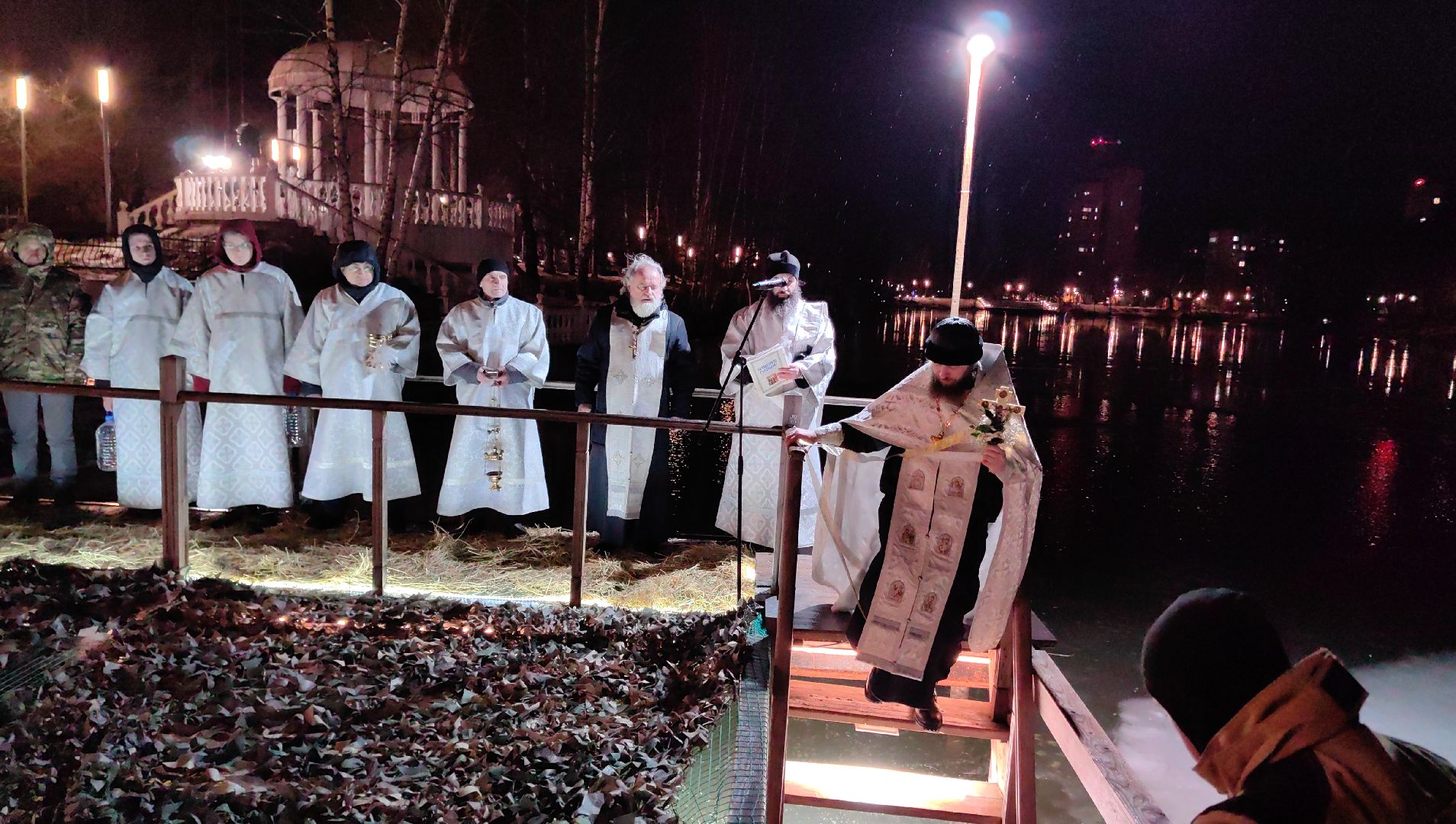 купания, озеро, обряд омовения, Богоявление,