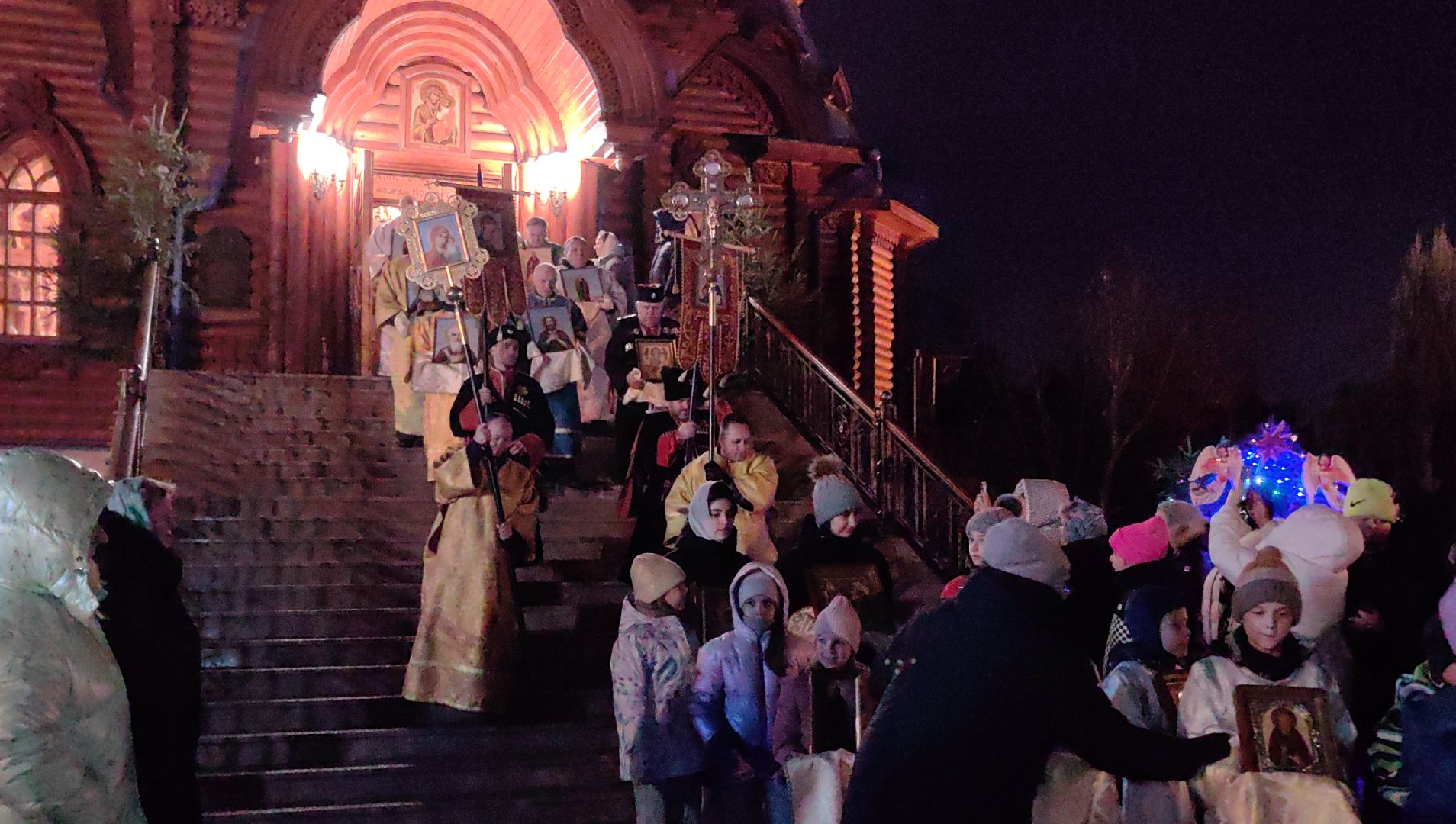 крещение, крестный ход, купание, верующие, озеро, Храм Преображения Господня,