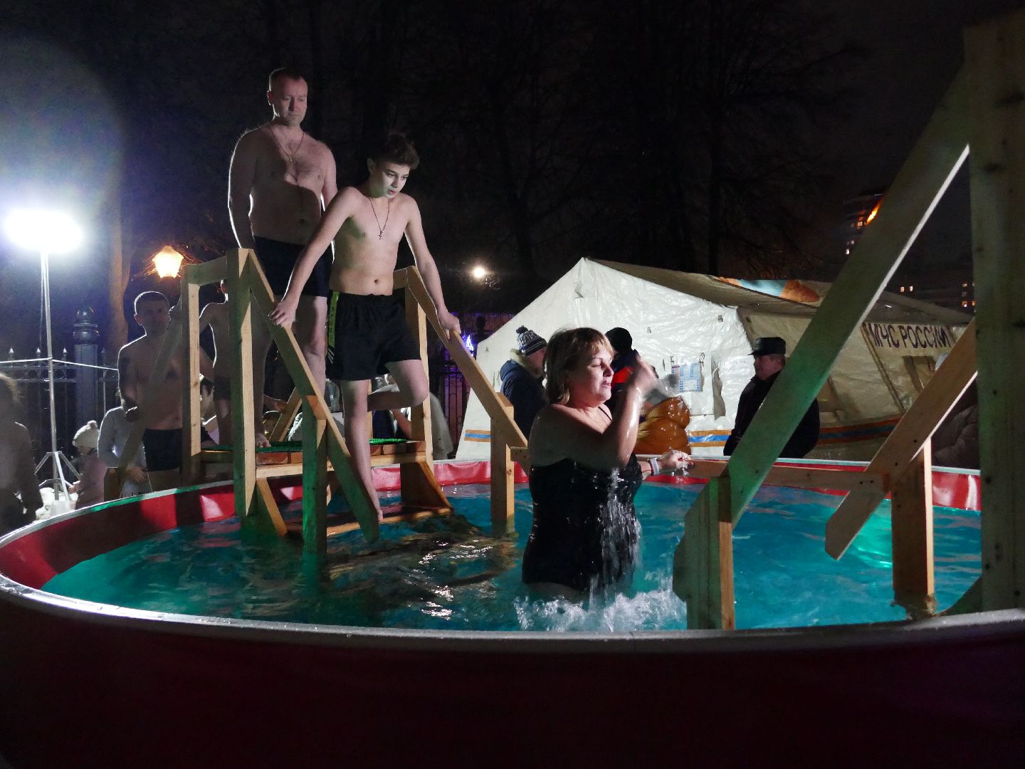 Подольск, Крещенские купания, Купель, Чин освящения воды, троицкий собор, вертикалки,