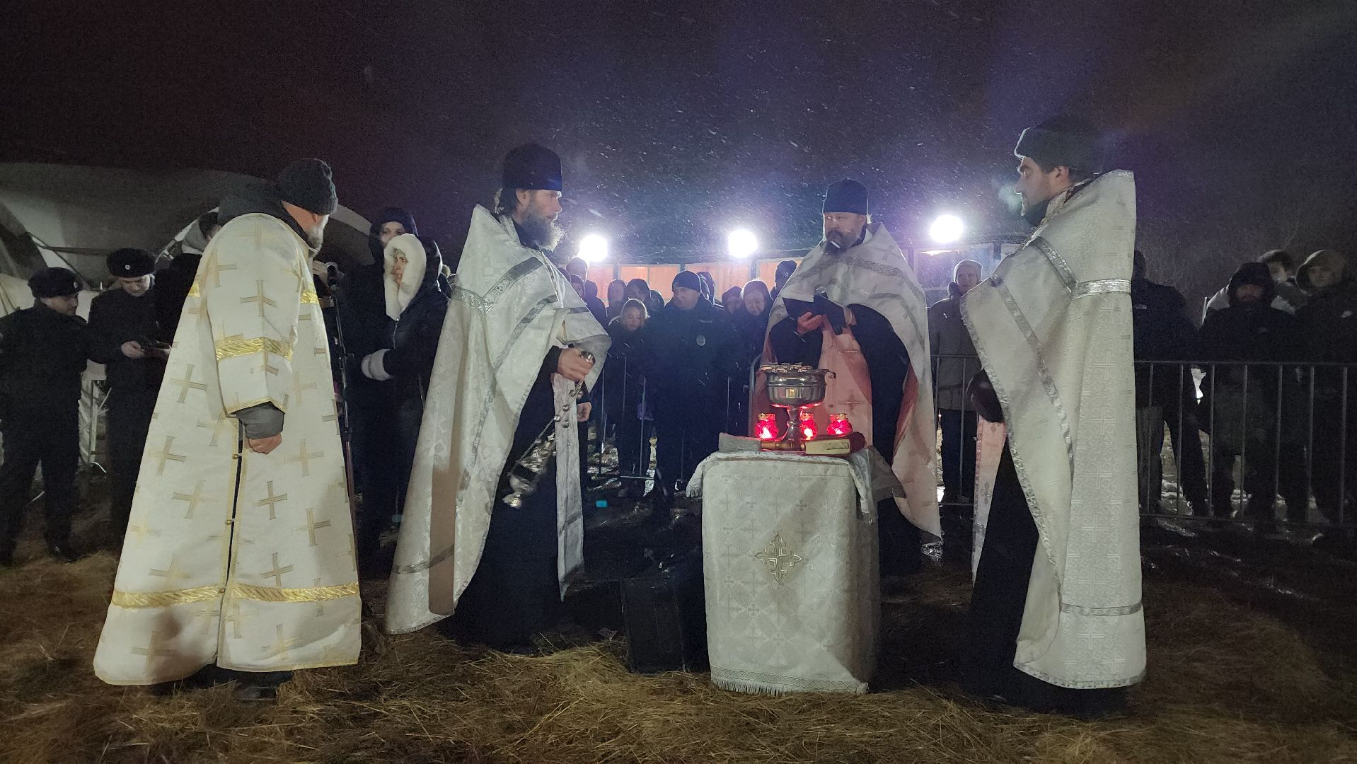 крещенская купель, освящение воды, Лобня,