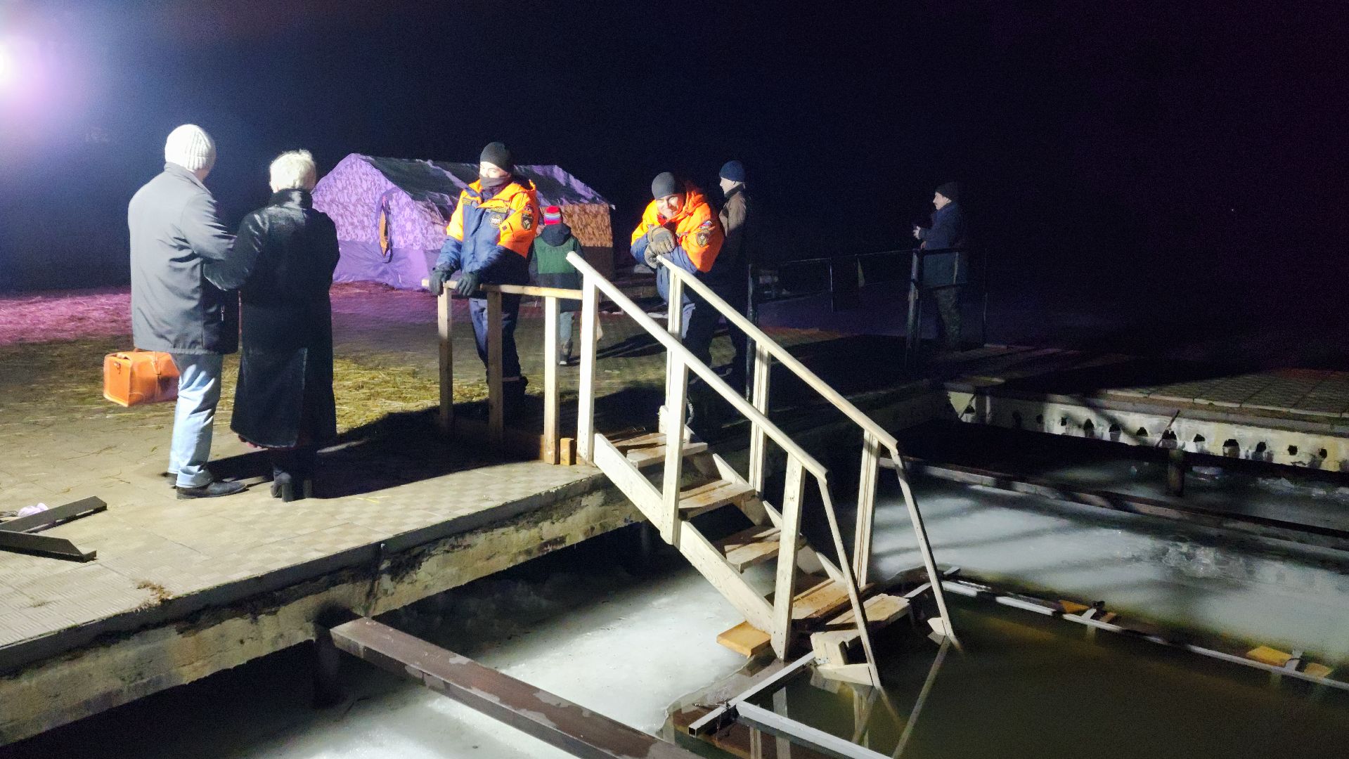 крещение, крещенские купания, волоколамск, крещение господне,