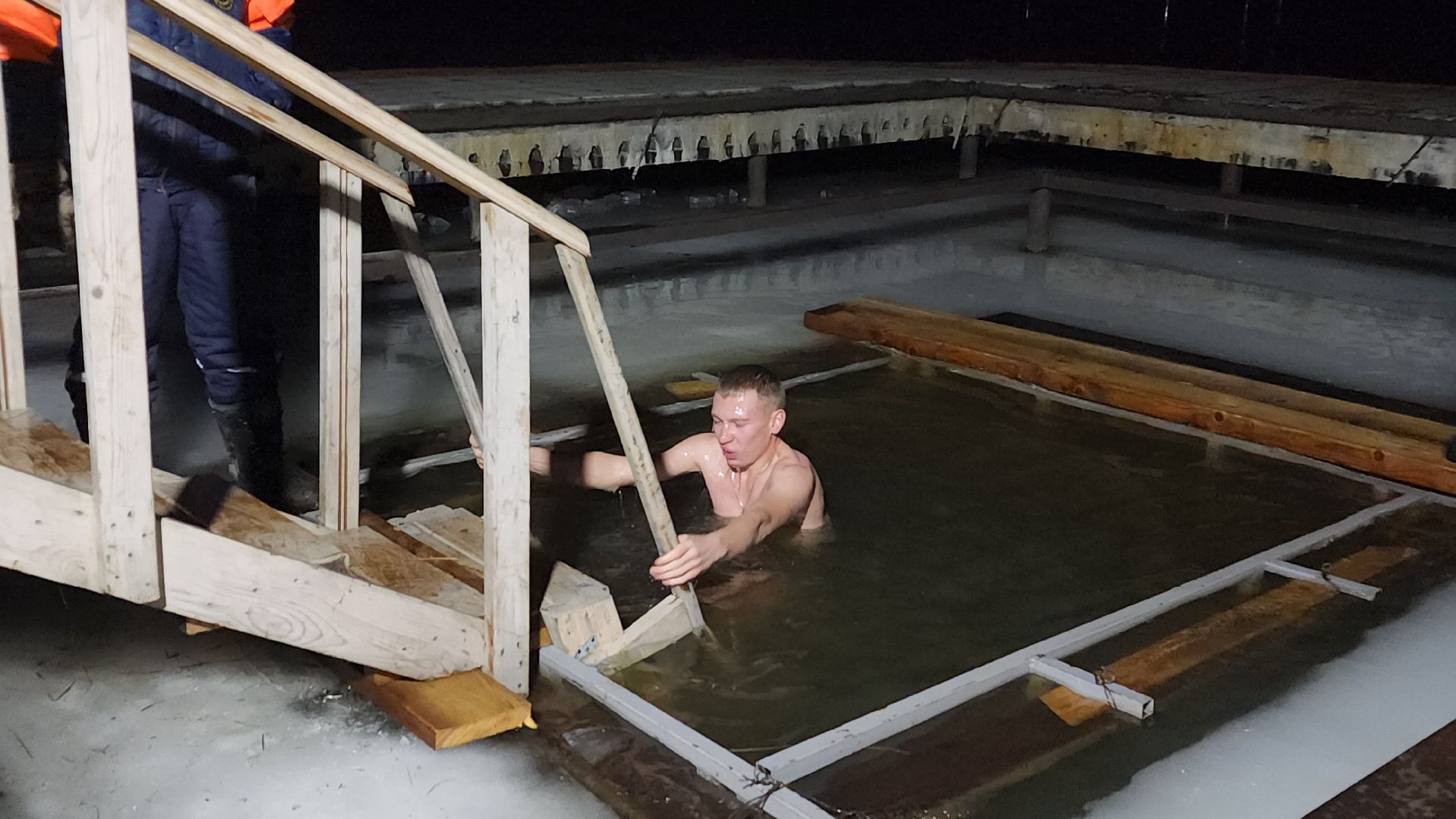 крещение, крещенские купания, волоколамск, крещение господне,