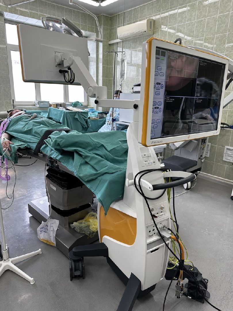 Нейрохирург, высокотехнологичные операции, медицина