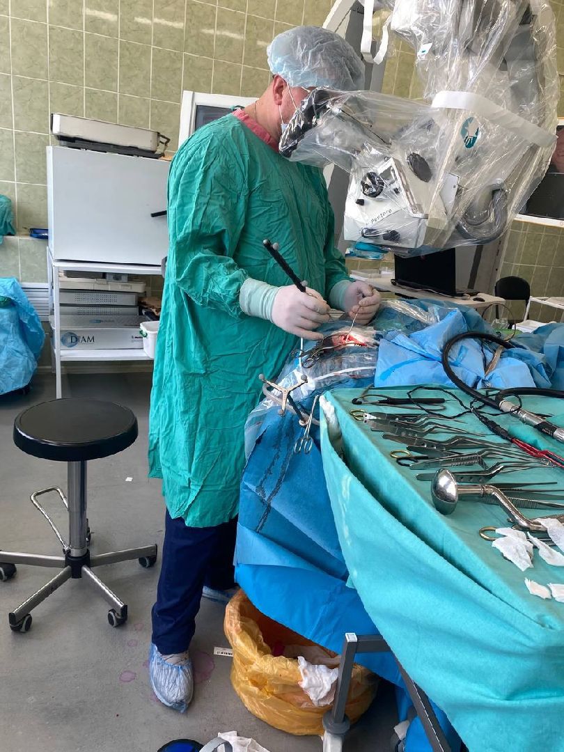 Нейрохирург, высокотехнологичные операции, медицина