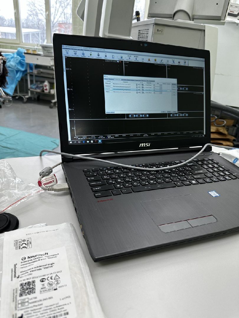 Нейрохирург, высокотехнологичные операции, медицина