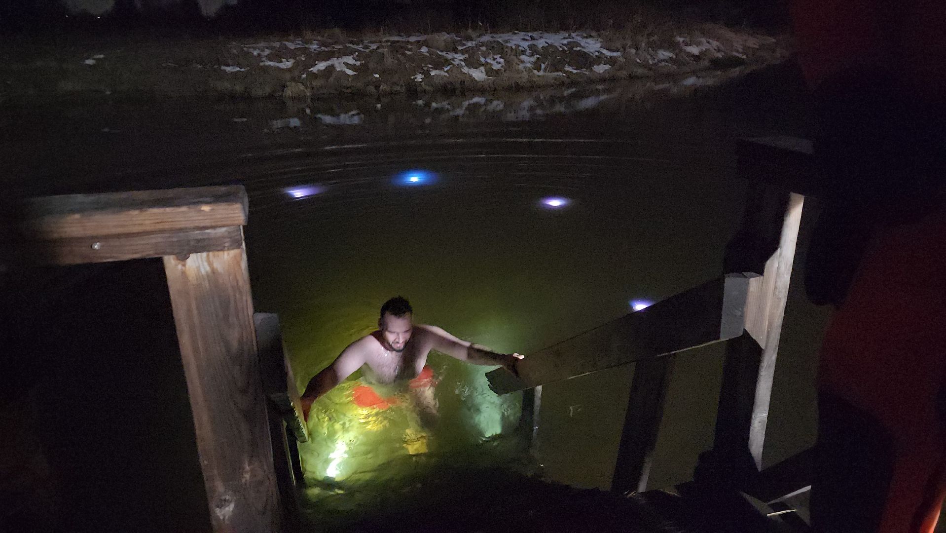 пушкино, крещение господне, крещенские купания, купель, православная молодежь, зима в подмосковье, река уча,