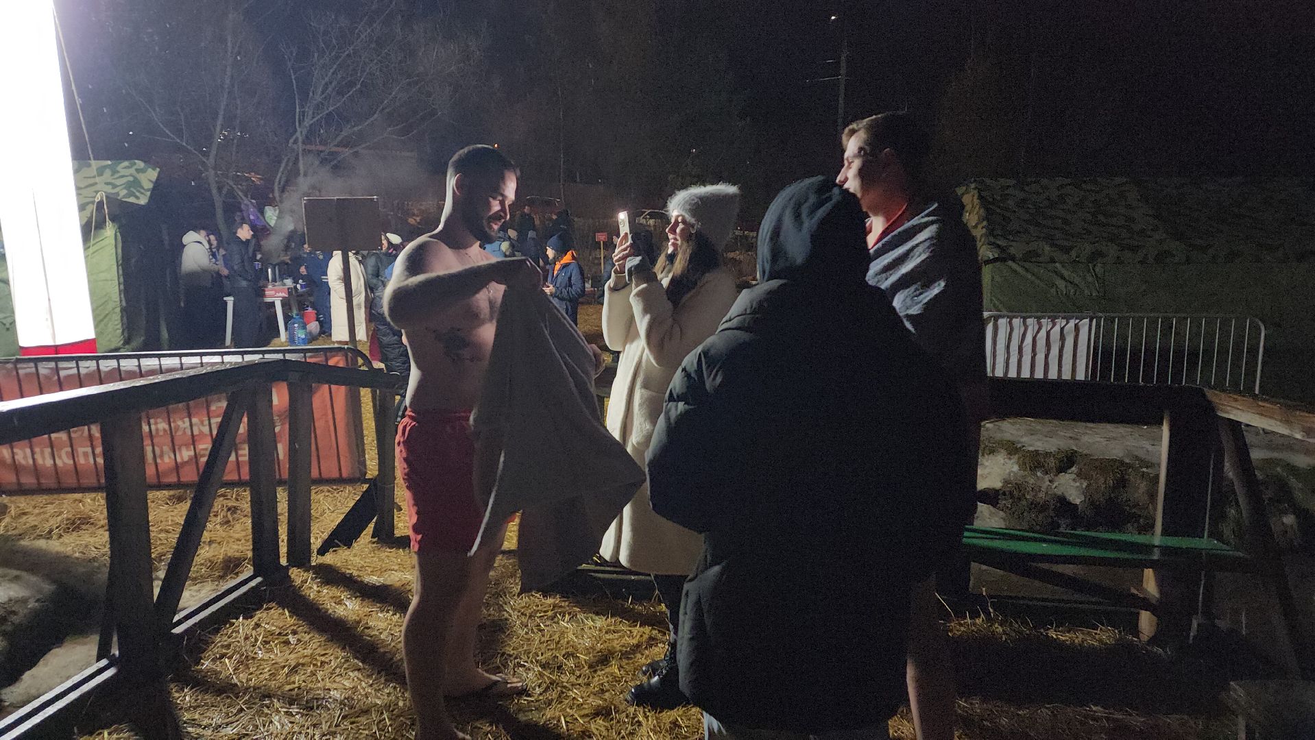 пушкино, крещение господне, крещенские купания, купель, православная молодежь, зима в подмосковье, река уча,