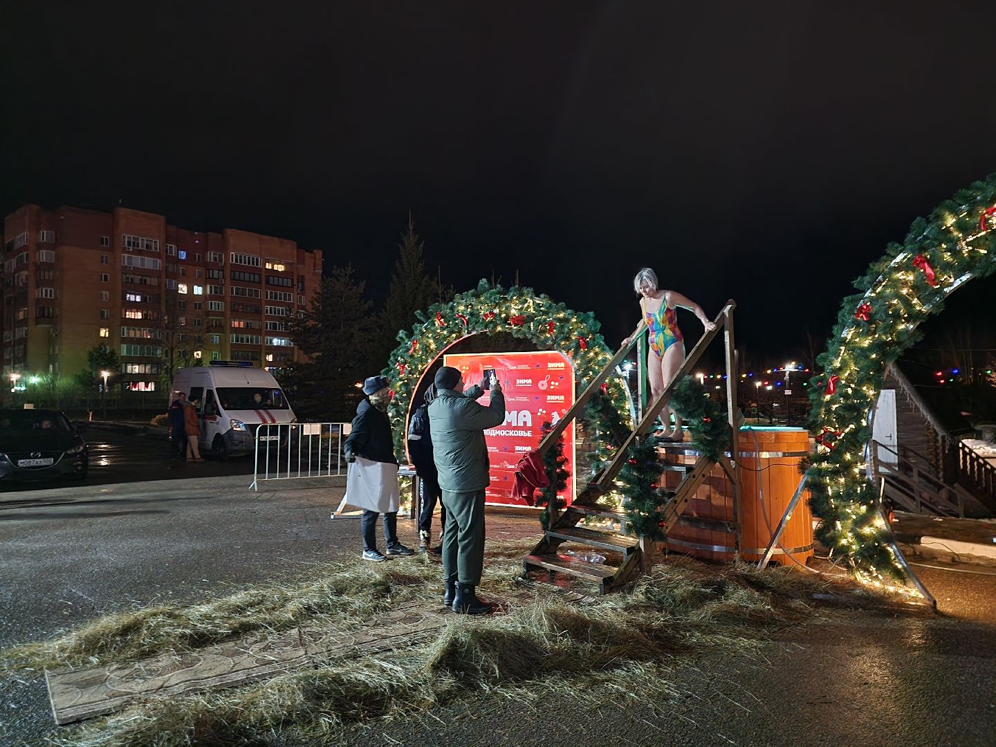 Дубна, крещенские купания, Купель, Верующие, Православные, Праздник, крещение господне, вертикалки,