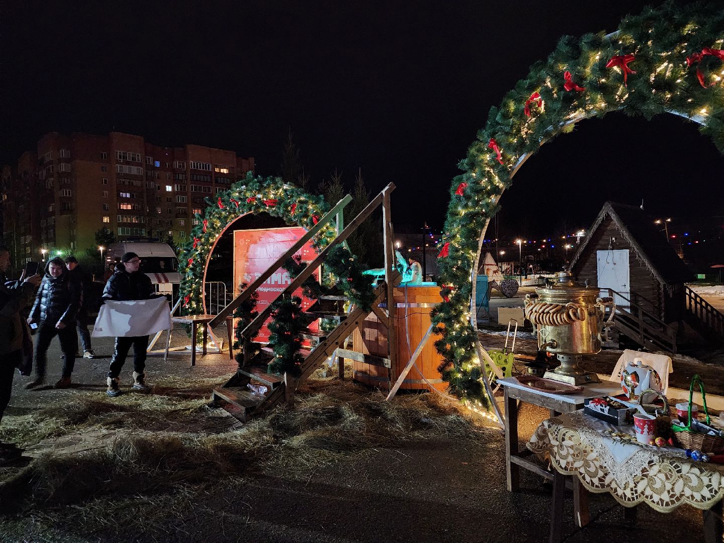 Дубна, крещенские купания, Купель, Верующие, Православные, Праздник, крещение господне, вертикалки,