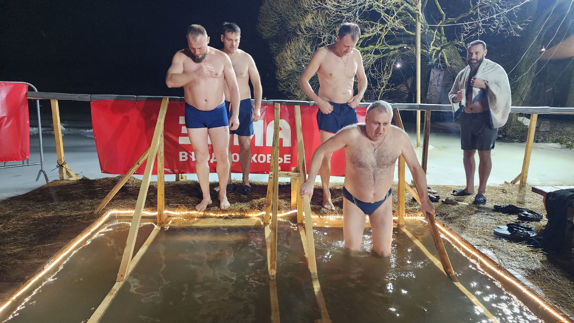 крещенские купания, крещение, Лобня,