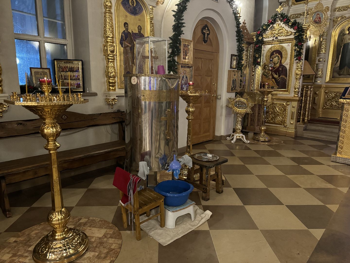 Богослужение, Крещение Господне, преображенский храм,Поселок совхоз имени Ленина,