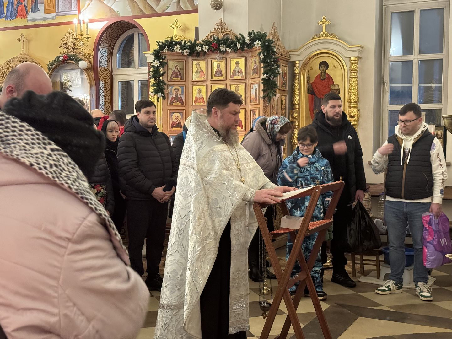 Богослужение, Крещение Господне, преображенский храм,Поселок совхоз имени Ленина,