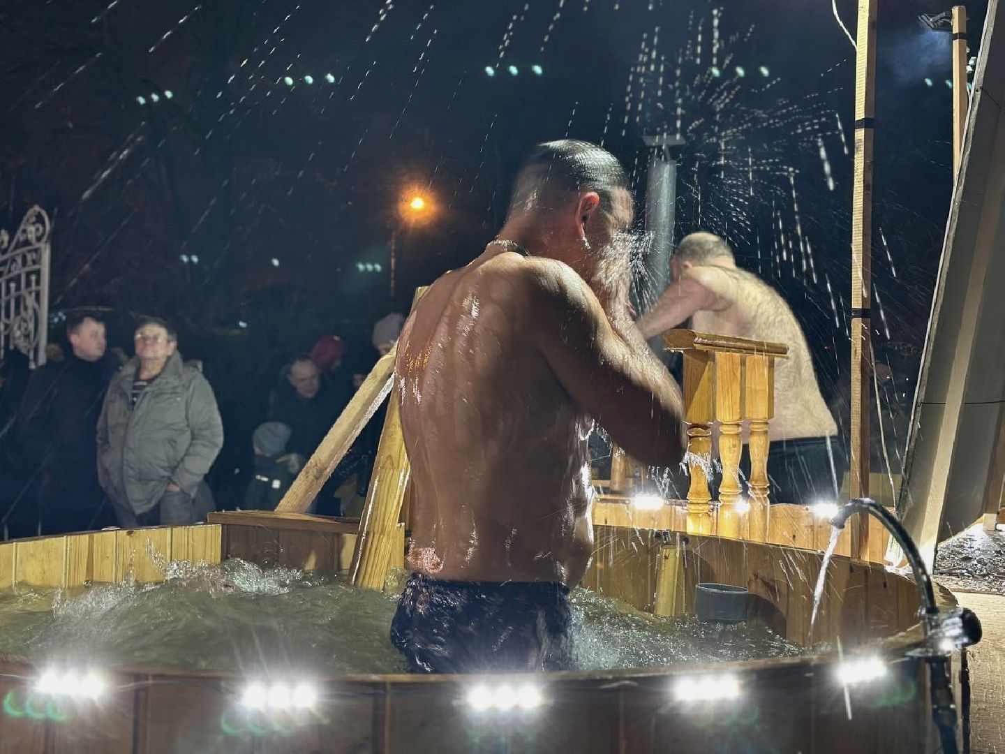 Крещенские купания, храм преображения господня, крещение господне,