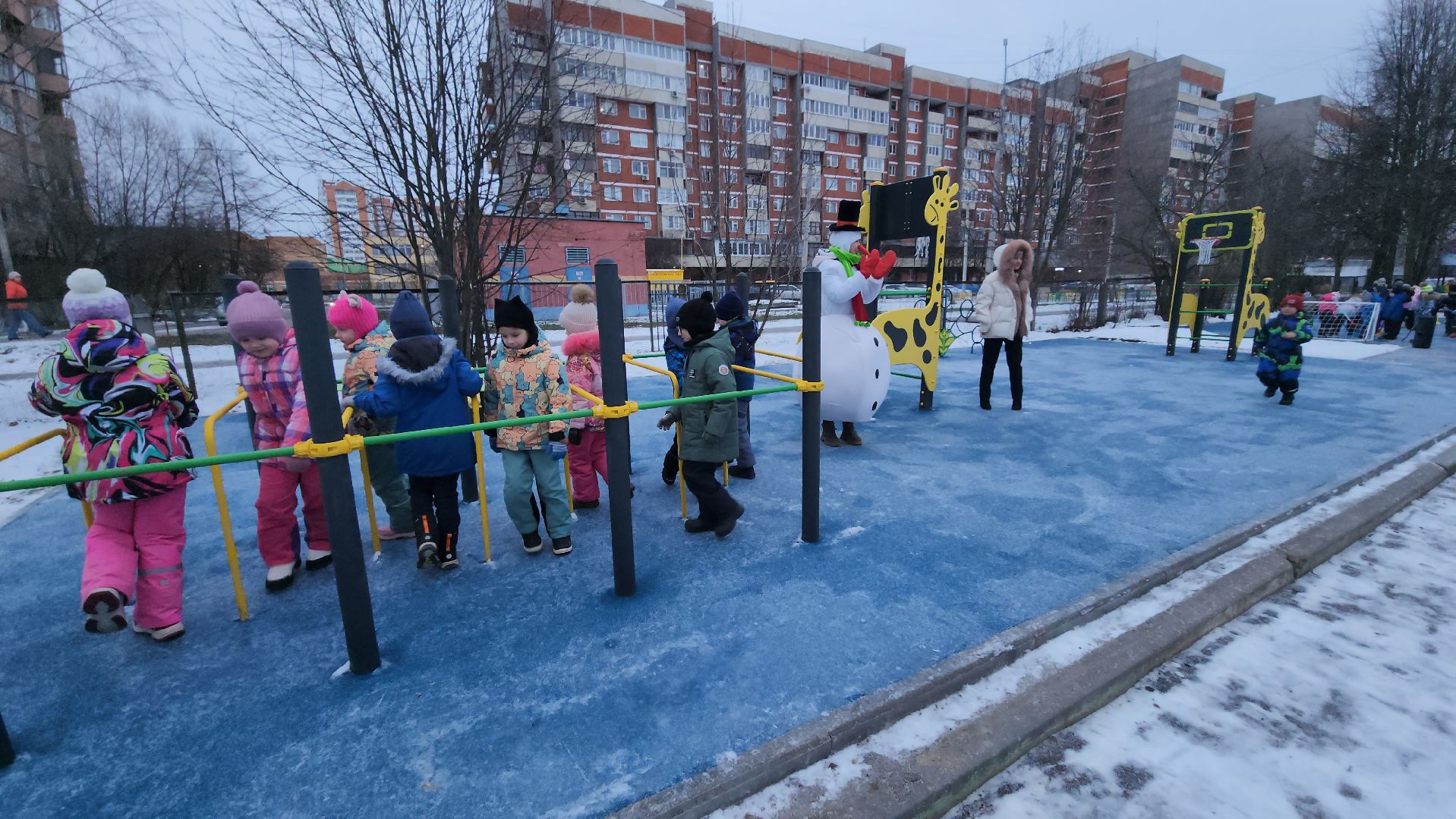 серпухов, вклад в будущее, детский сад 51, микрорайон ивановские дворики, детская площадка, вертикалки,