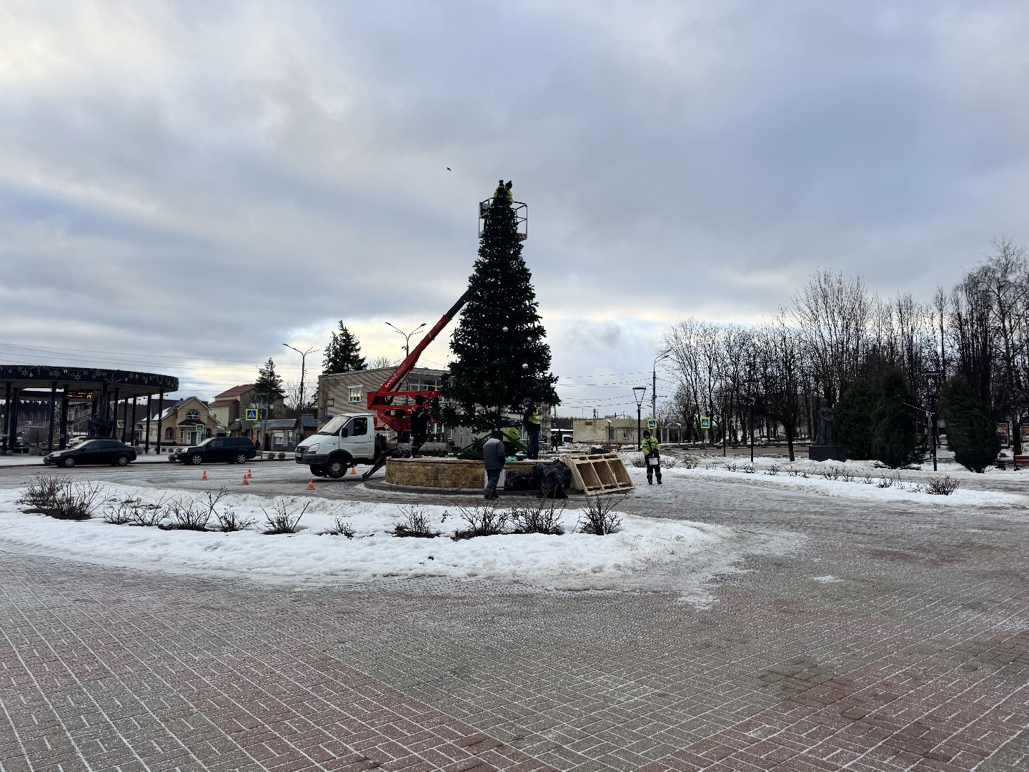 шаховская, разборка елки, ёлка, благоустойство, вертикалки,