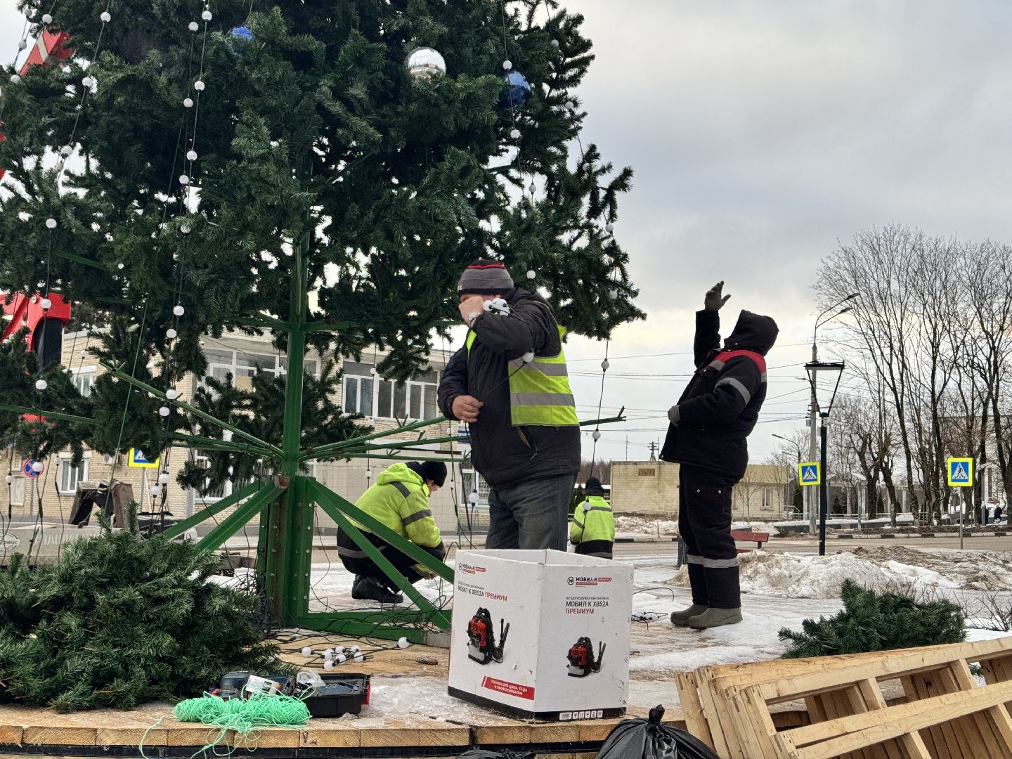 шаховская, разборка елки, ёлка, благоустойство, вертикалки,