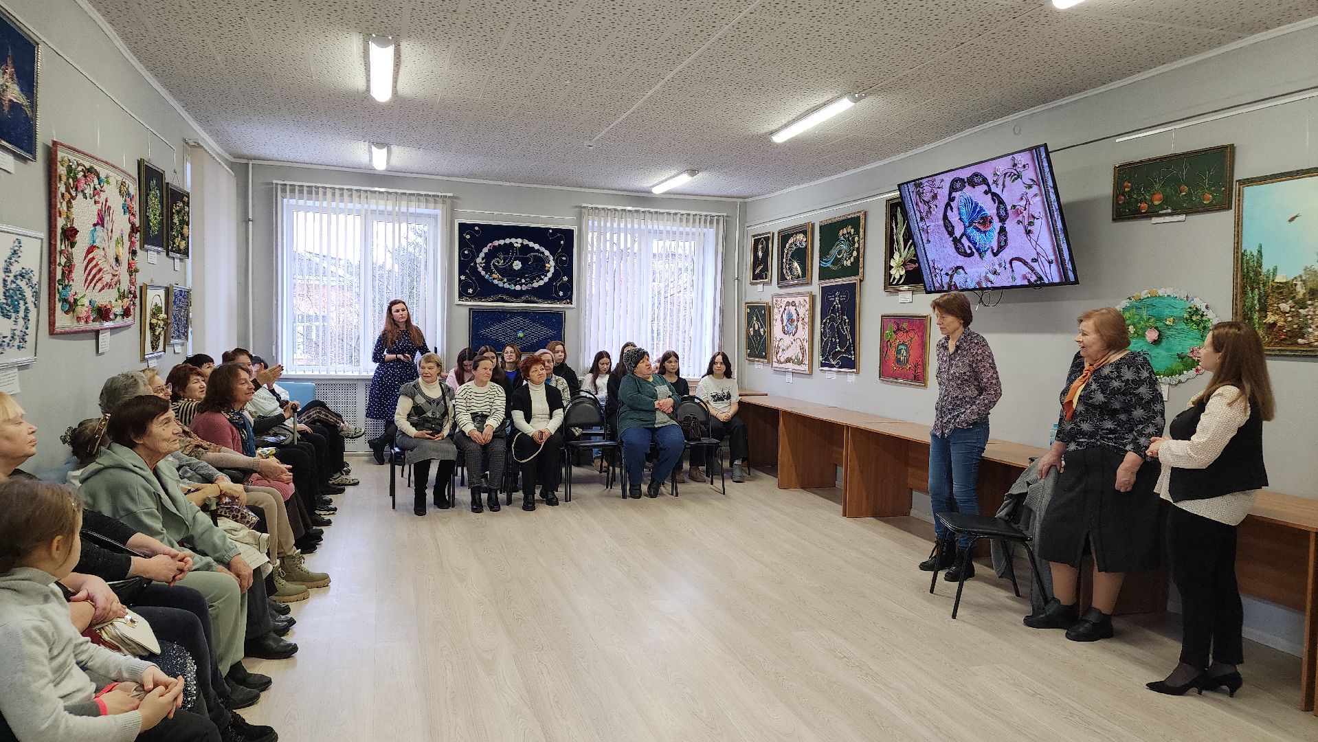 культура, библиотека, художник, Лосино-Петровский, выставки,