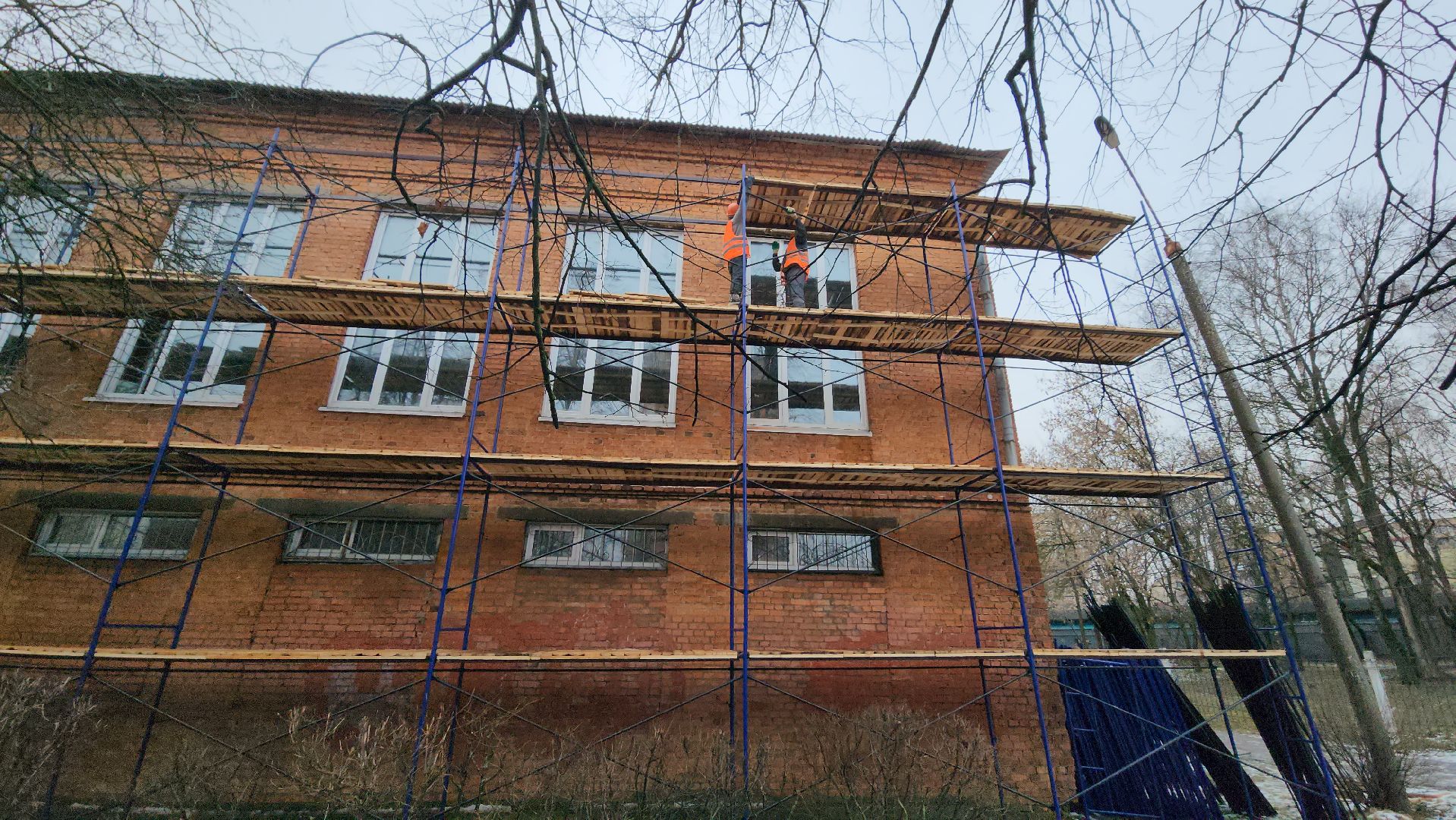 серпухов, школа 6, капитальный ремонт школ, улица водонапорная, монтаж строительных лесов, вертикалка,