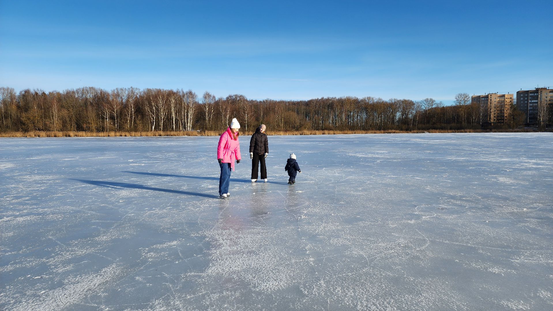 солнечногорск, зима в подмосковье, озеро сенеж, каток,