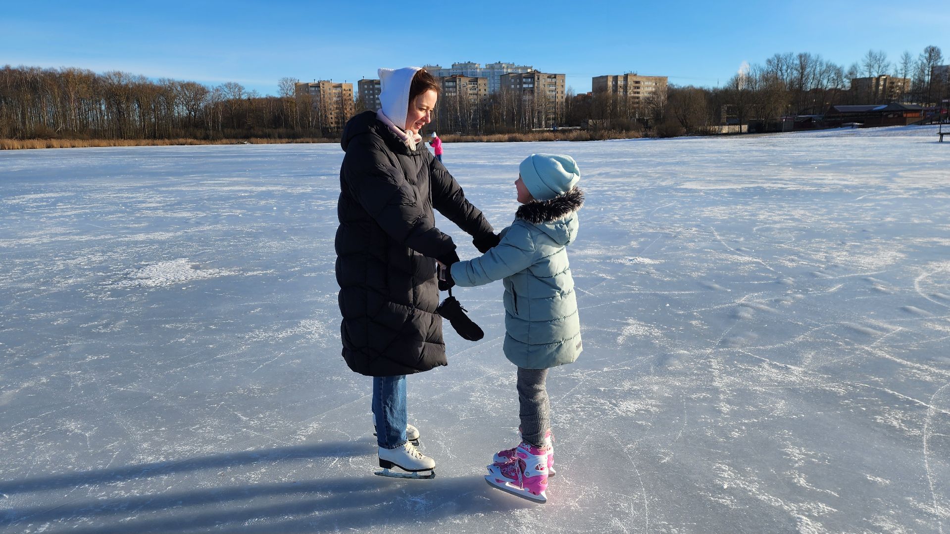 солнечногорск, зима в подмосковье, озеро сенеж, каток,