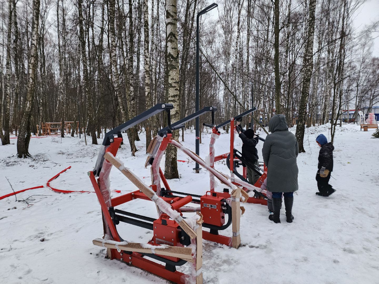 Чехов, микрорайон Губернский, лесопарк, зона отдыха, благоустройство, тренажёры, вертикалки,
