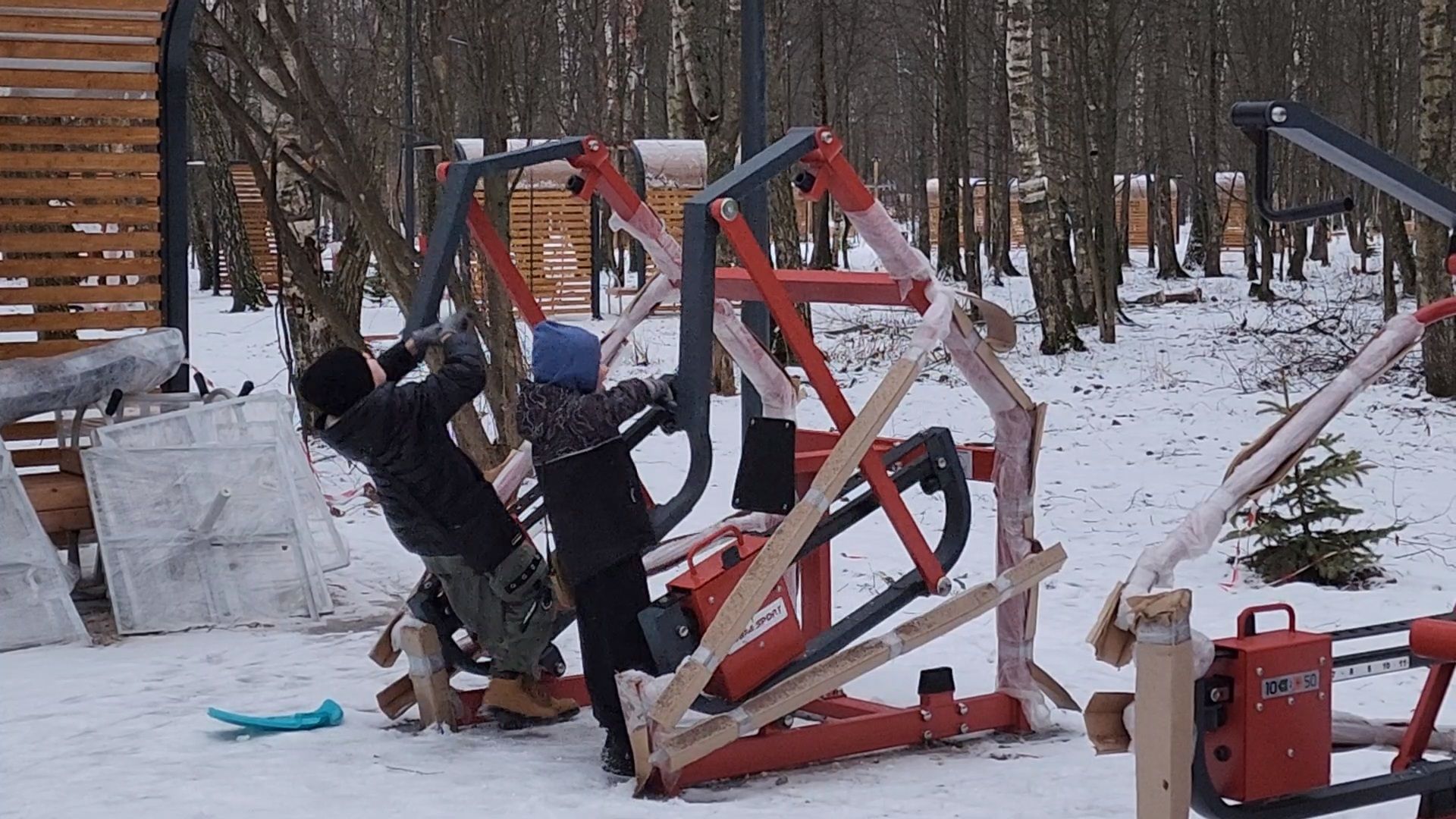 Чехов, микрорайон Губернский, лесопарк, зона отдыха, благоустройство, тренажёры, вертикалки,