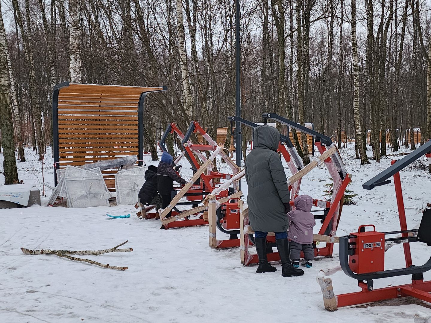 Чехов, микрорайон Губернский, лесопарк, зона отдыха, благоустройство, тренажёры, вертикалки,