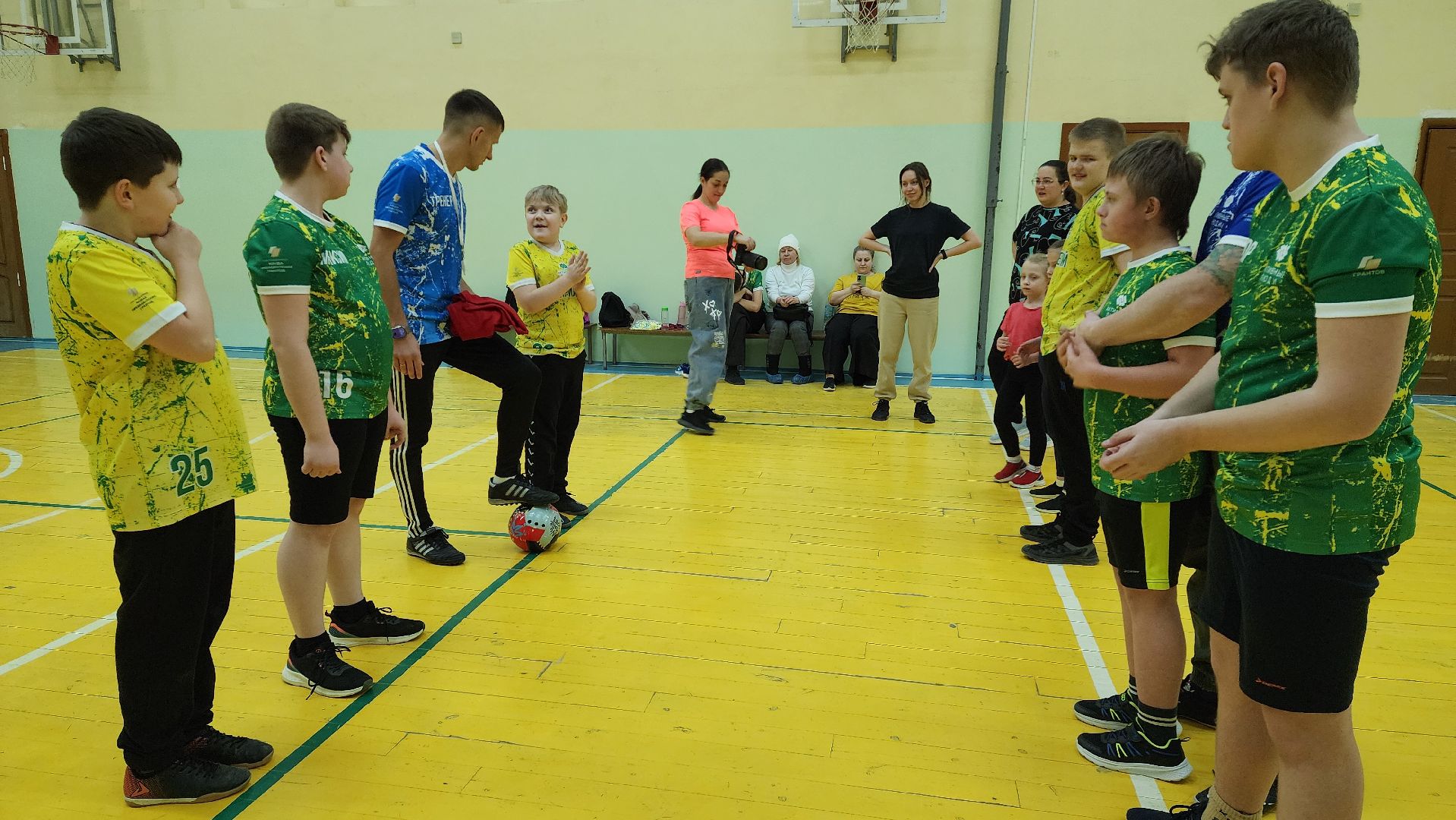 дети с особенностями развития, мини-футбол, Тренировки для детей, вертикалки,