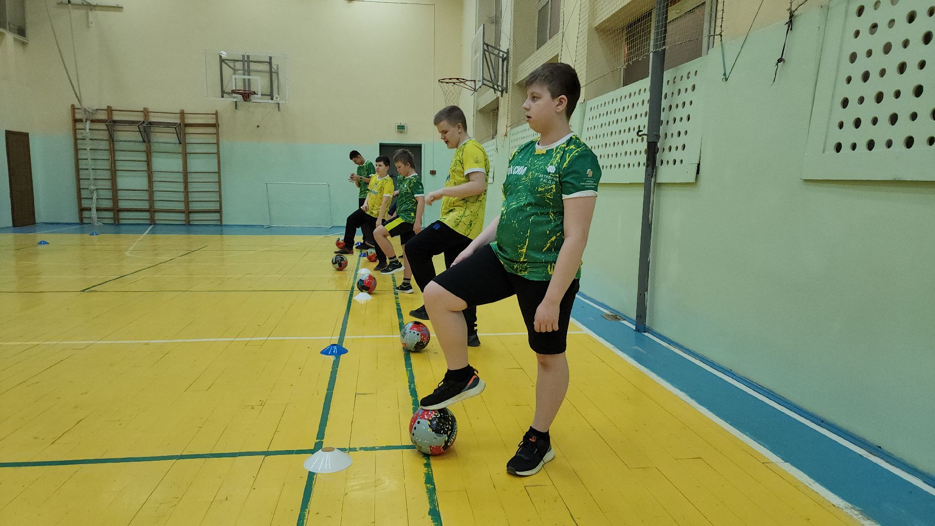 дети с особенностями развития, мини-футбол, Тренировки для детей, вертикалки,