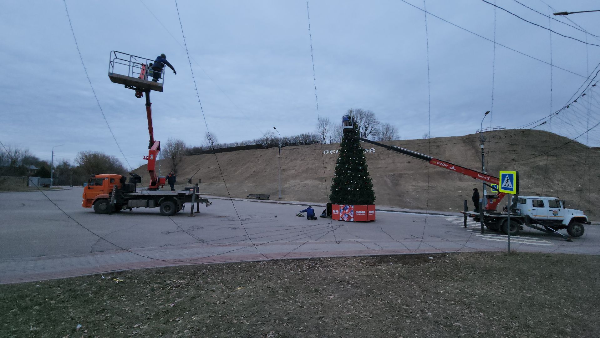 комбинат благоустройства, демонтаж новогодней елки, соборная гора, храмовый комплекс, серпухов, вертикалка,