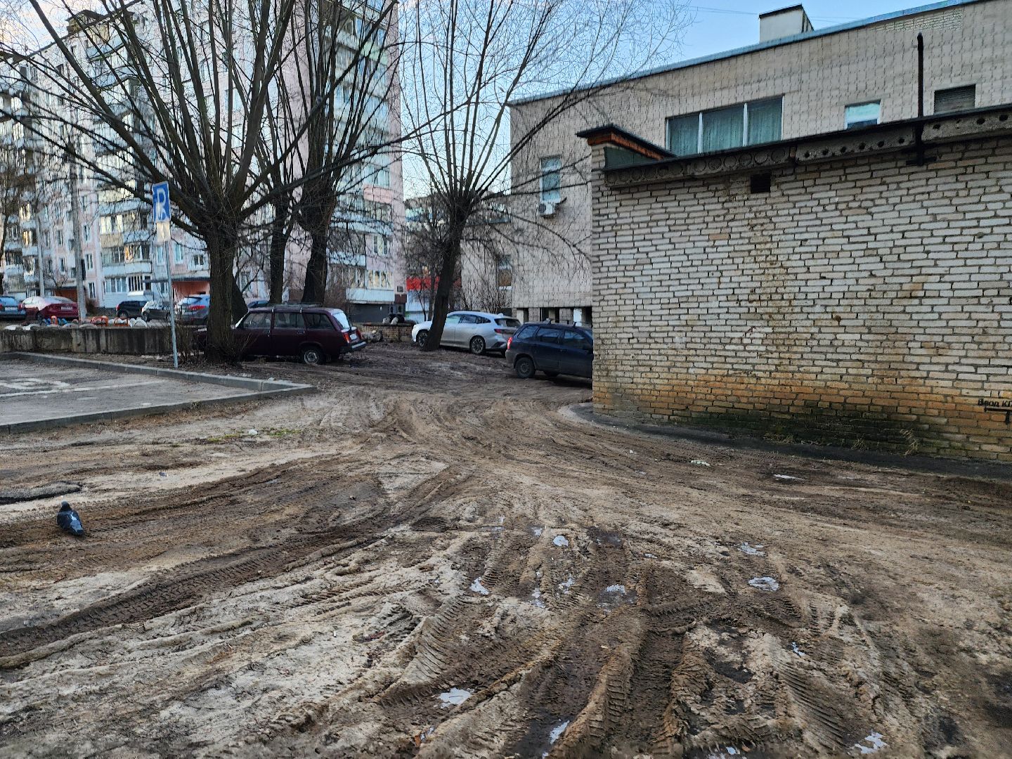 серпухов, проезд мишина, парковки во дворе, выездная администрация, транспорт,