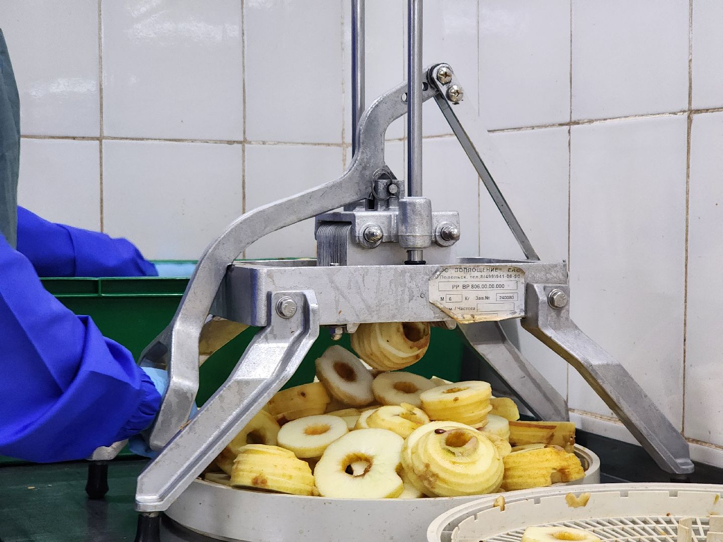 Снеки, Луховицы, Экономика, Производство снеков, Белоомут, вертикалки