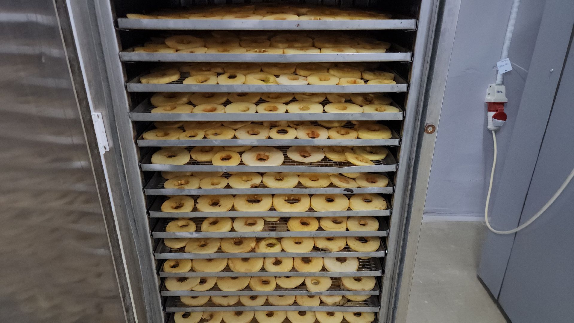 Снеки, Луховицы, Экономика, Производство снеков, Белоомут, вертикалки