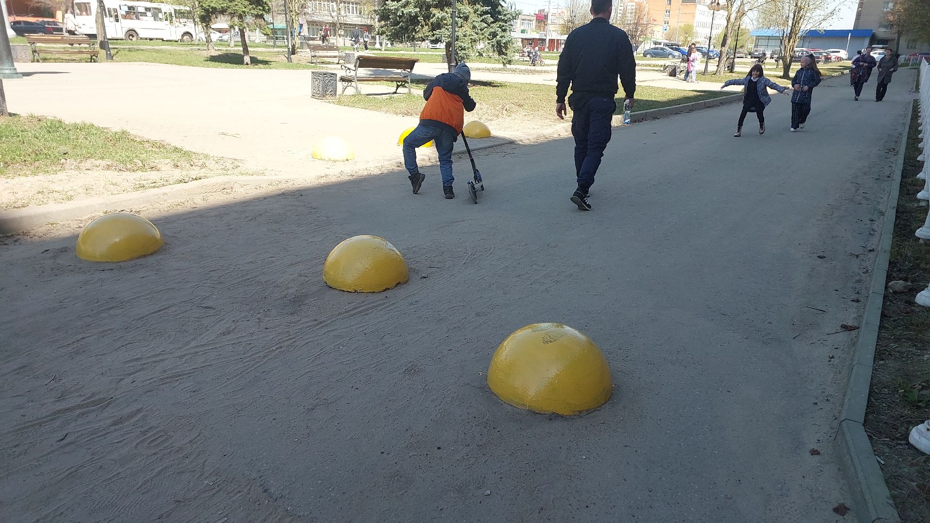 субботник, серпухов, благоустройство, социальная служба, уборка улиц, общеобщеобластной субботник, подмосковье,