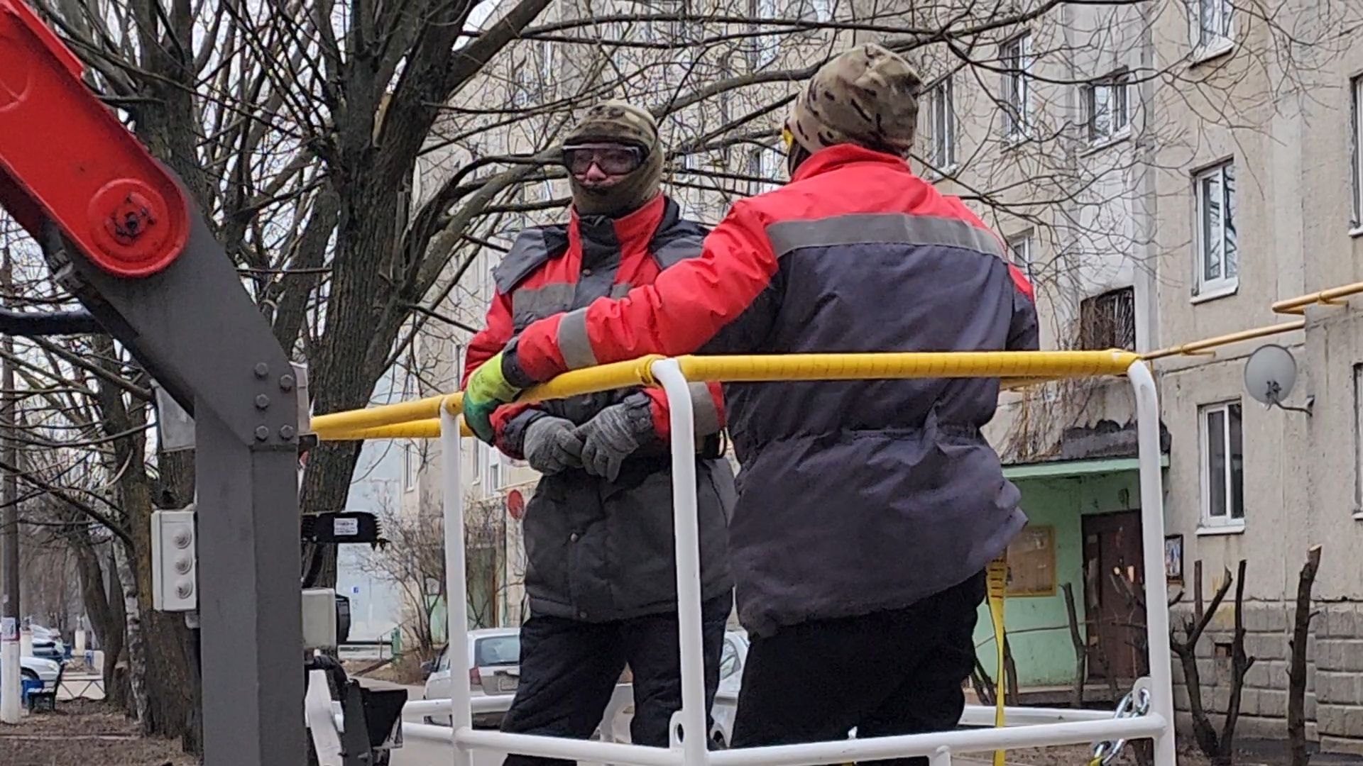 Бронницы, мбу благоустройство, спиливание веток, вертикалки,