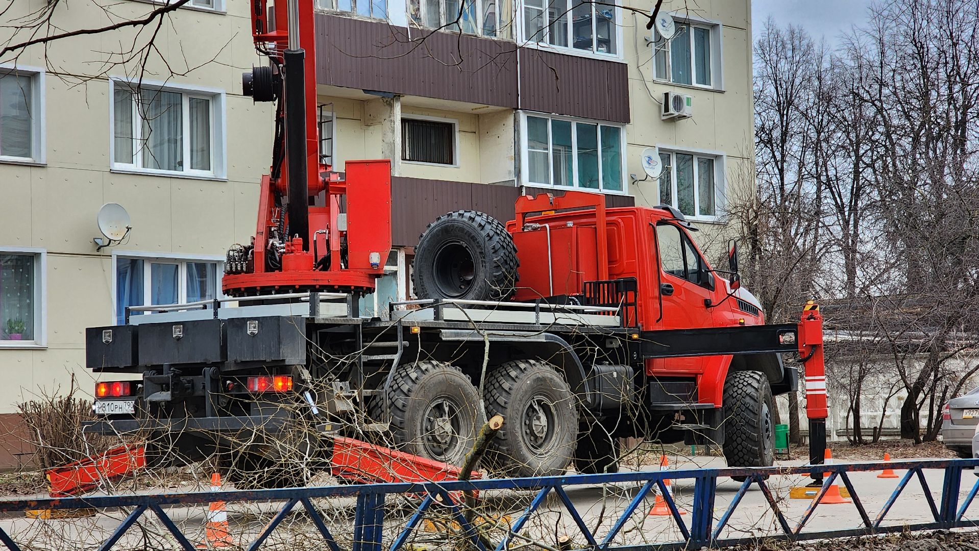 Бронницы, мбу благоустройство, спиливание веток, вертикалки,