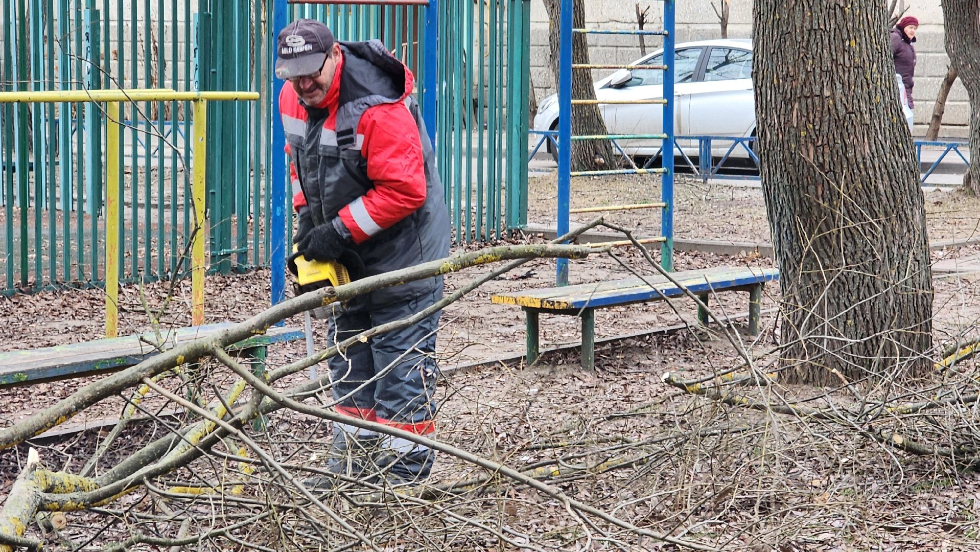 Бронницы, мбу благоустройство, спиливание веток, вертикалки,