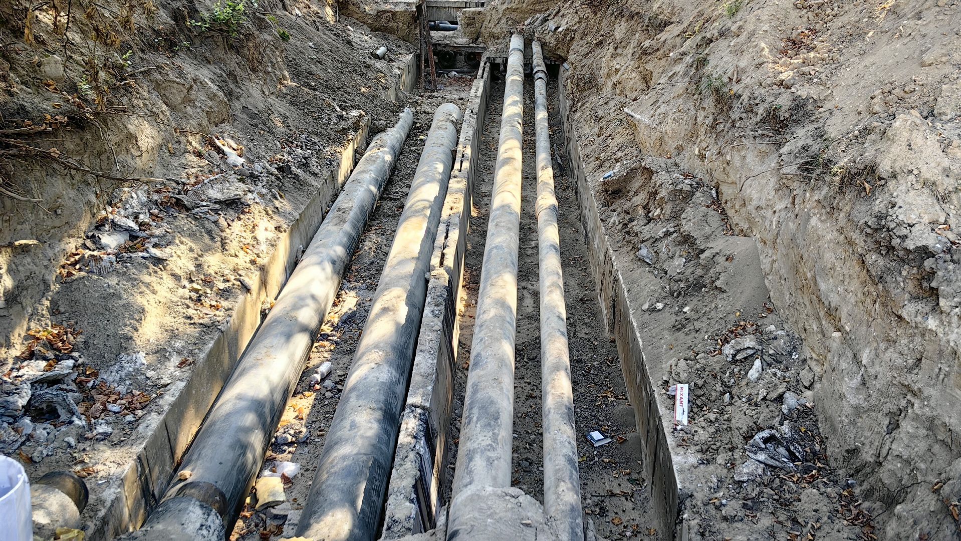 тепловые сети, трубы горячего водоснабжения, холодное водоснабжение, трасса, вертикалки,