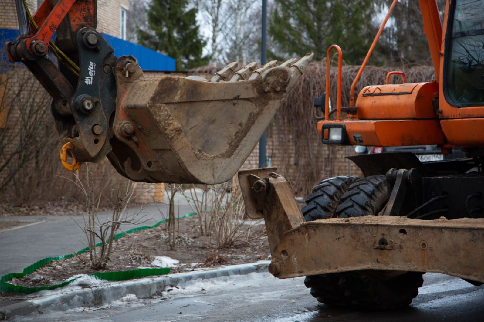 тепловые сети, трубы горячего водоснабжения, холодное водоснабжение, трасса, вертикалки,
