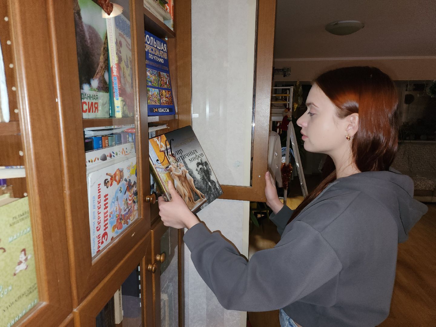 Чехов, Татьянин день, День студента, студентка Анна Алексеева, Столичный профессиональный колледж, Литературный институт имени Горького, ГИТИС, актриса, писатель, фотомодель, учитель музыки, вертикалки,