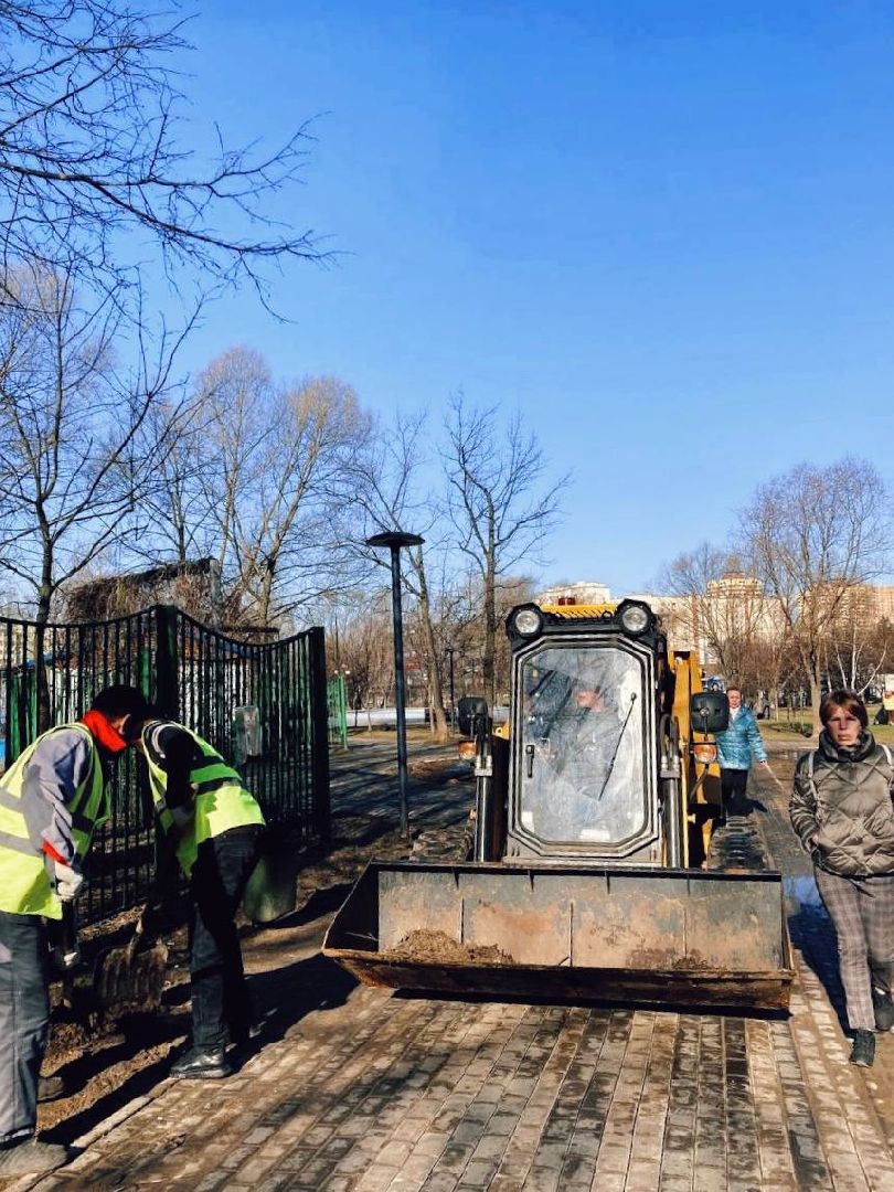 Реутов, субботник, детские сады, уборка, листва, окна