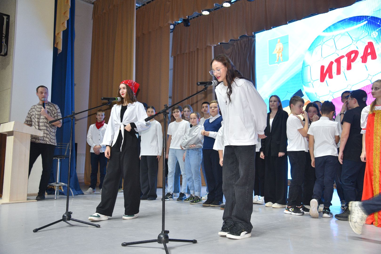 лотошино, лотошинский цдк, квн, школьники, школьный квн,