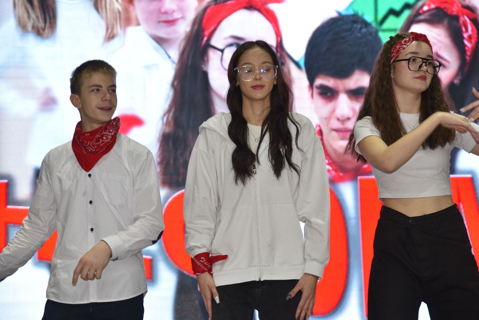 лотошино, лотошинский цдк, квн, школьники, школьный квн,