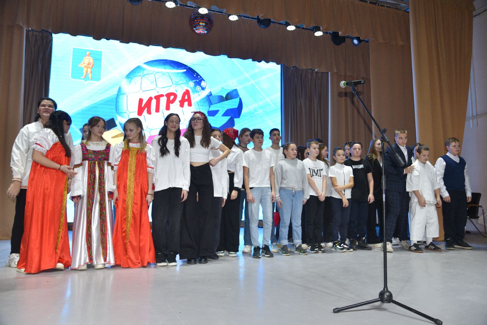 лотошино, лотошинский цдк, квн, школьники, школьный квн,