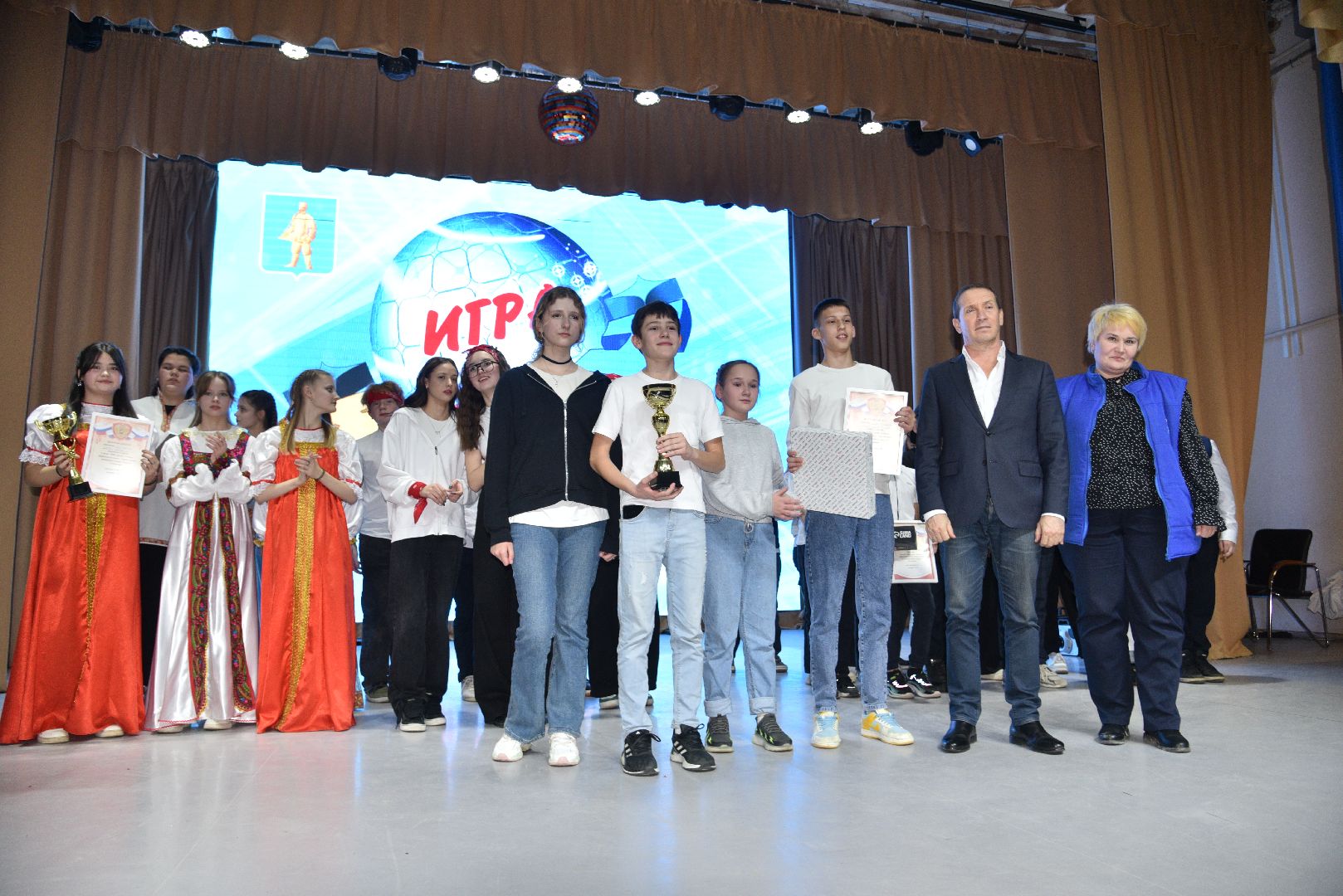 лотошино, лотошинский цдк, квн, школьники, школьный квн,