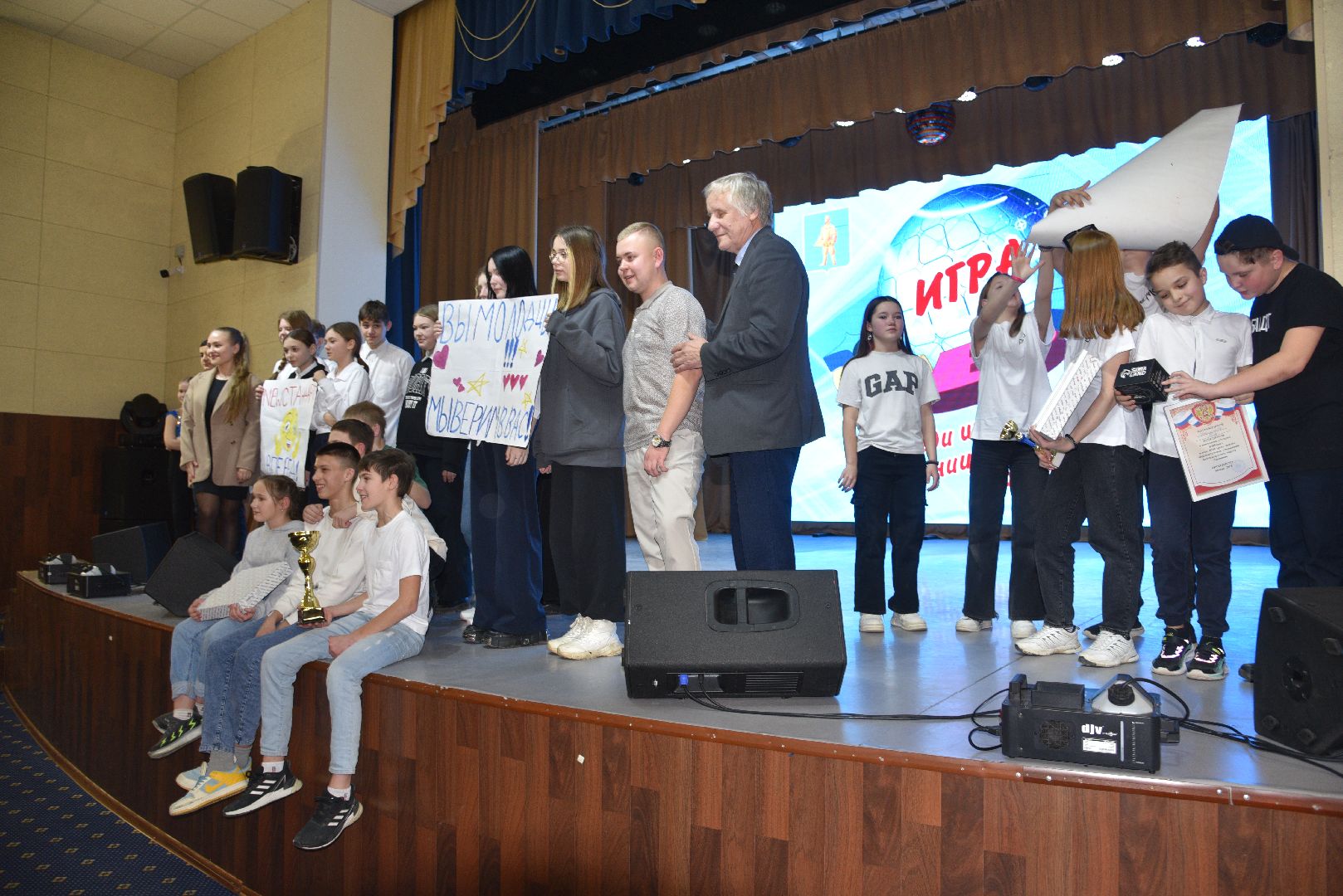 лотошино, лотошинский цдк, квн, школьники, школьный квн,