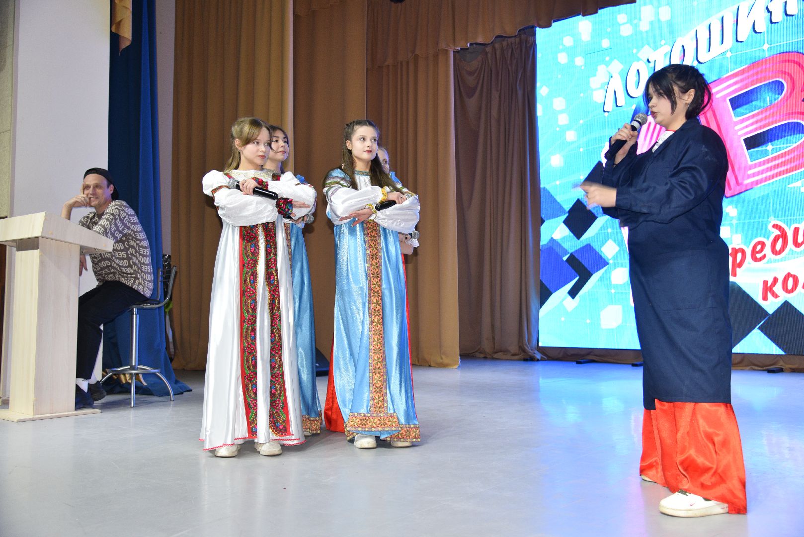 лотошино, лотошинский цдк, квн, школьники, школьный квн,