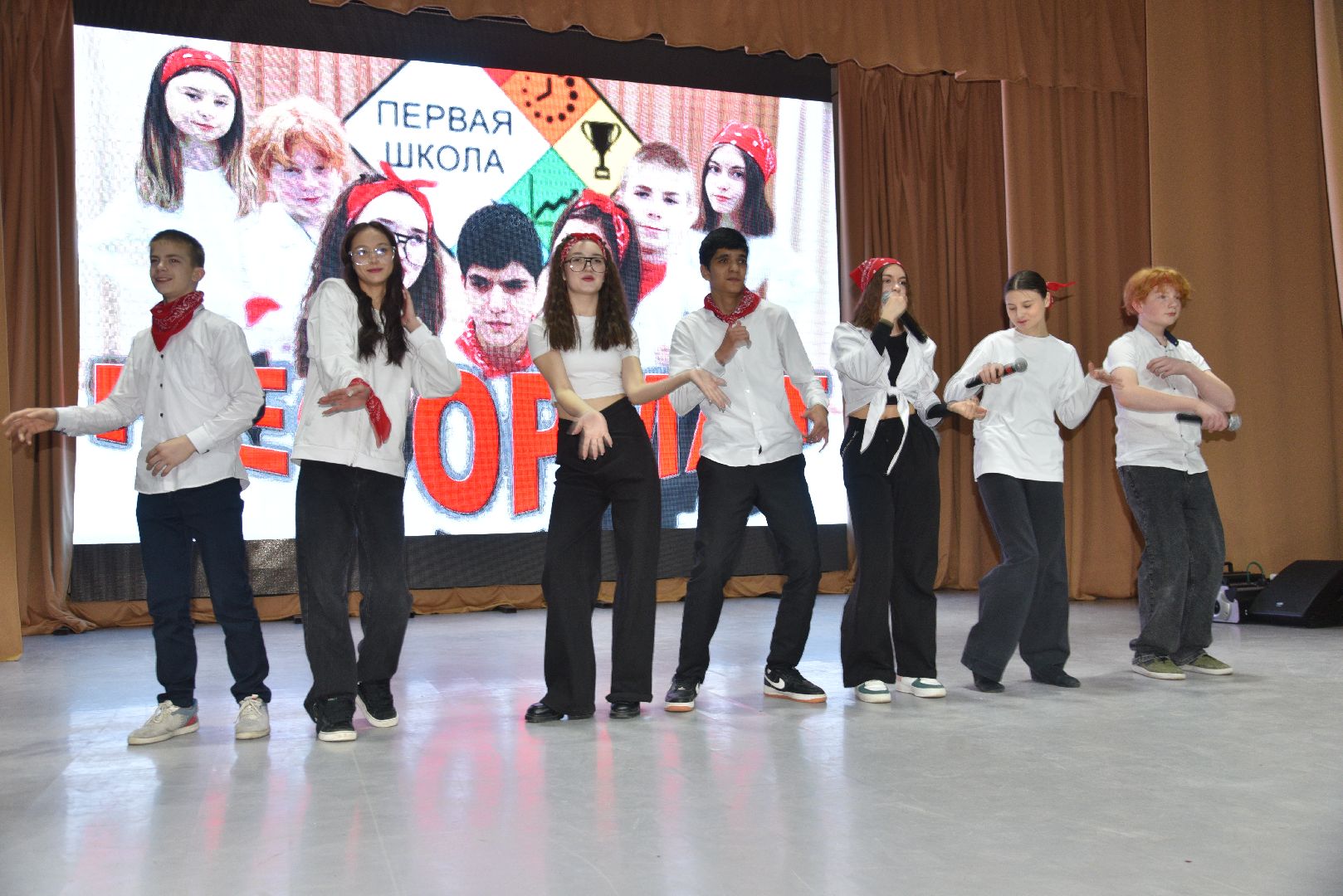 лотошино, лотошинский цдк, квн, школьники, школьный квн,