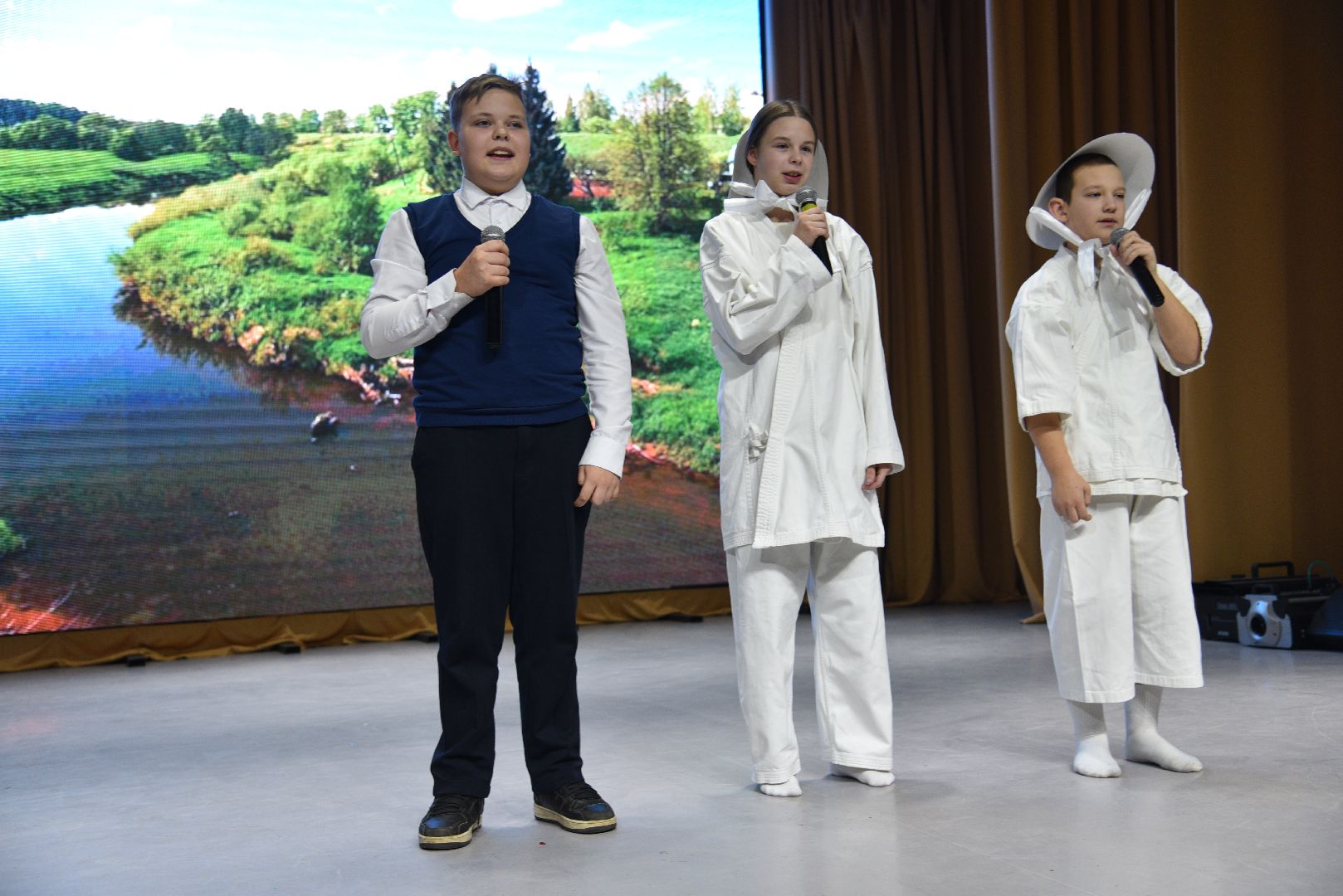 лотошино, лотошинский цдк, квн, школьники, школьный квн,